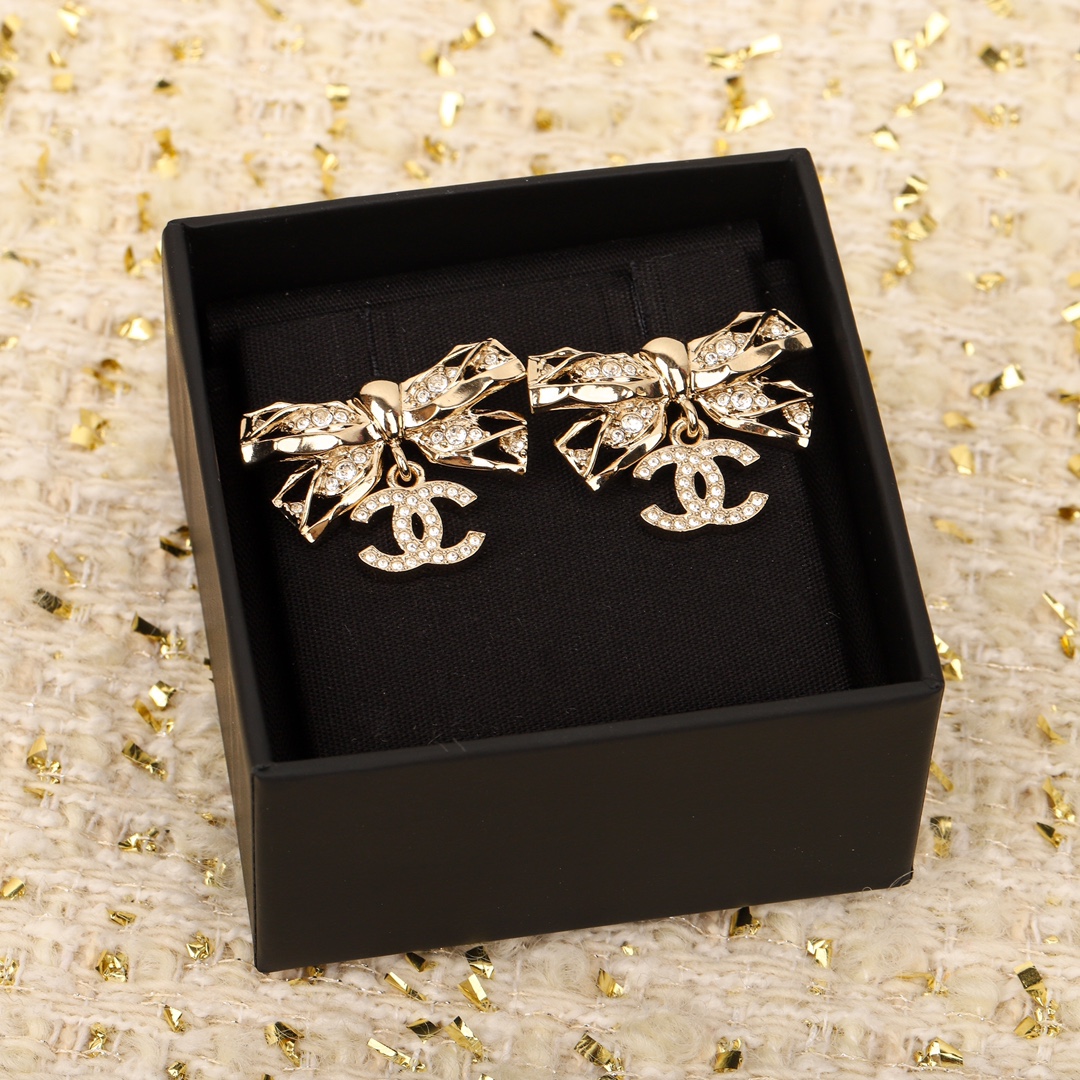 CCE844 24B Bow with cc logo drop earring - ccjewelryacc