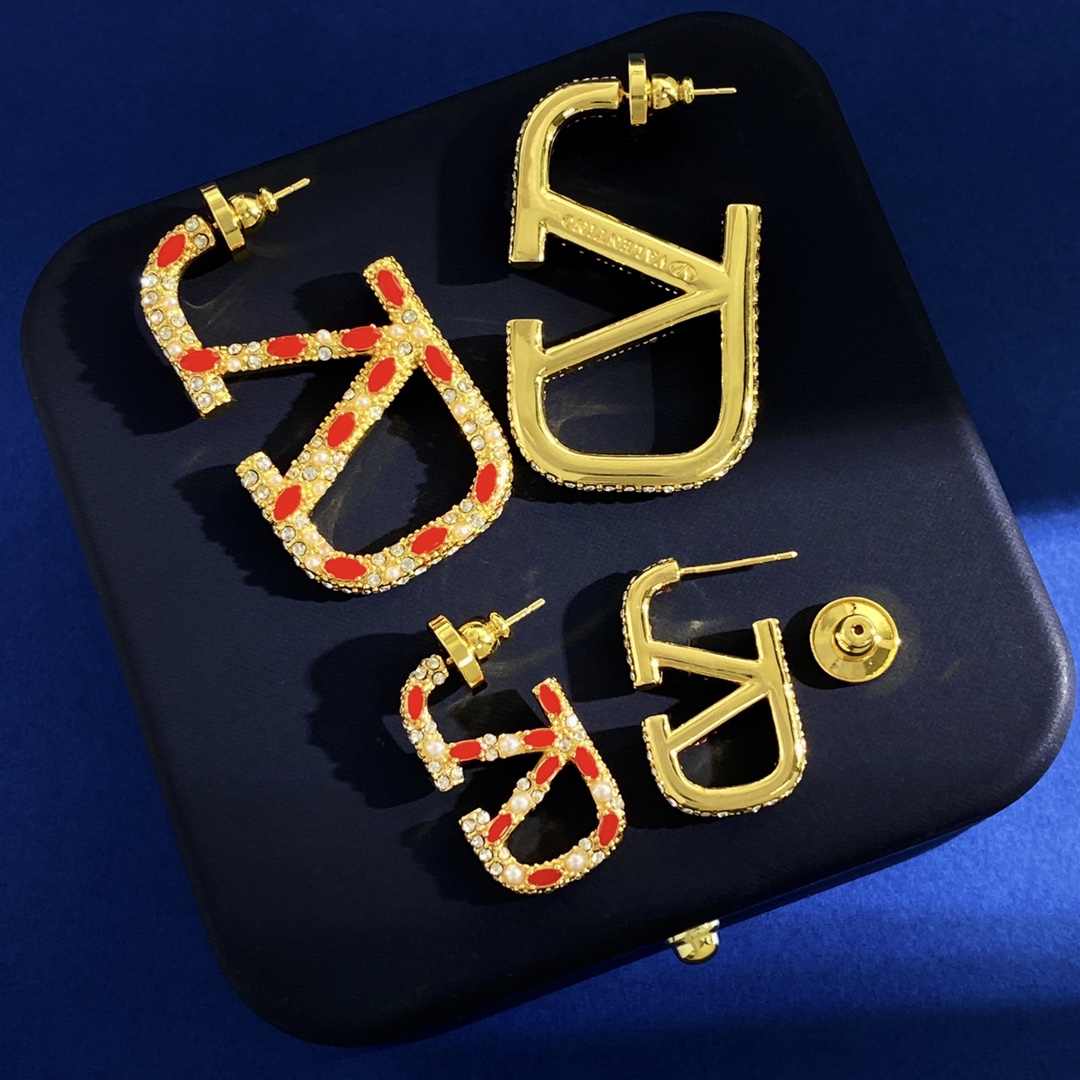 VTE037 V logo Earrings - ccjewelryacc