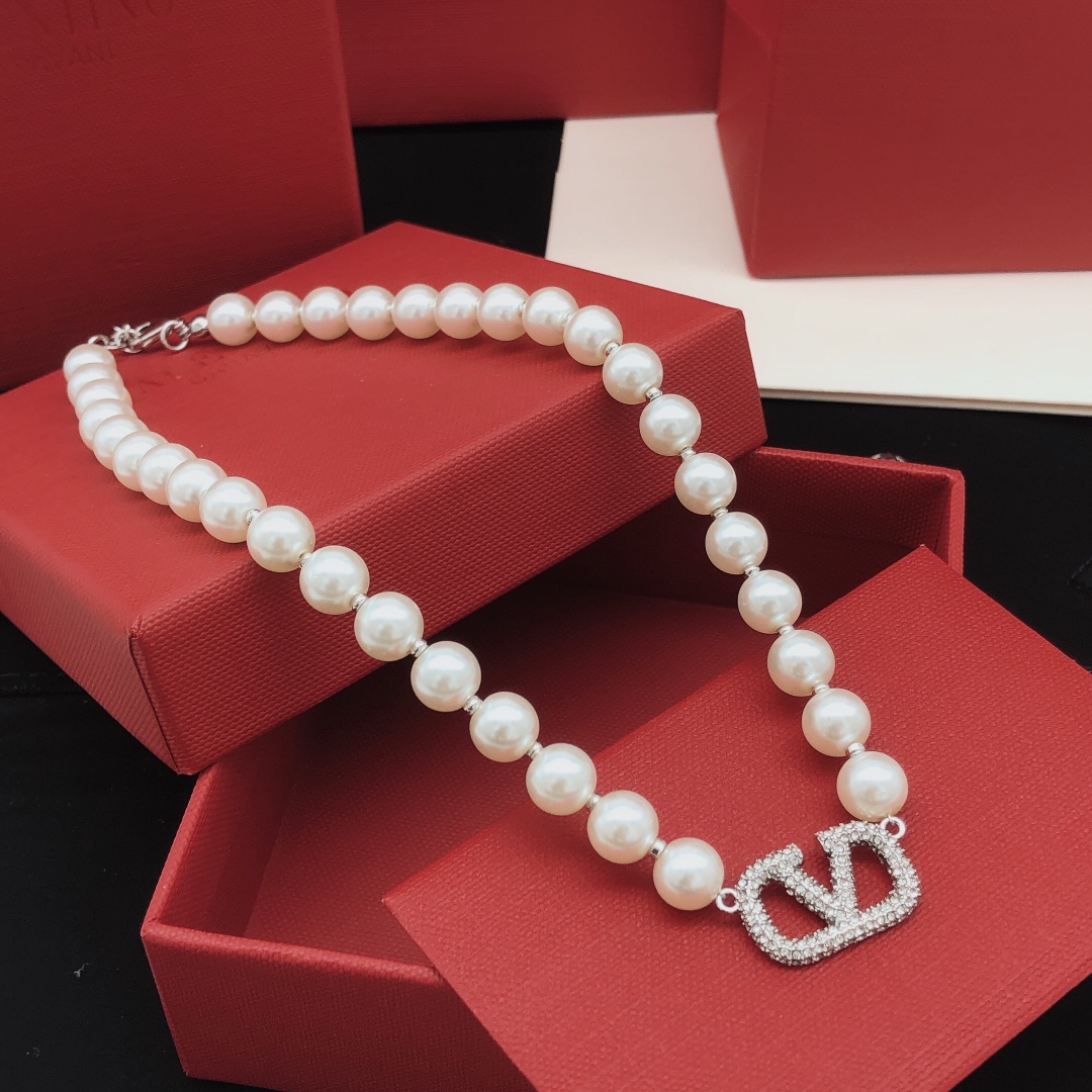VTN038 Valentino Garavani VLogo Signature Pearl Choker Necklace - ccjewelryacc