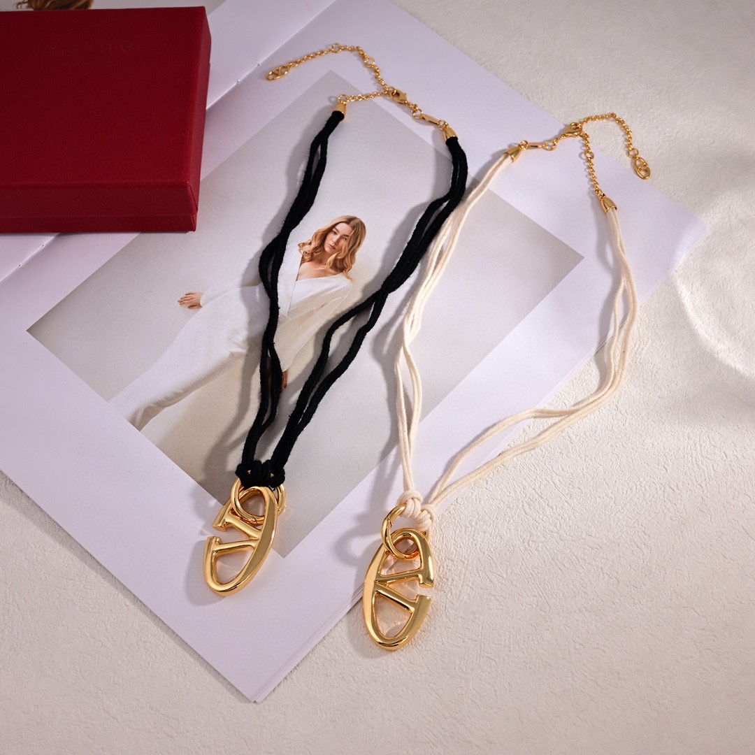 VTN020 Rope chain V logo pendant Necklace - ccjewelryacc