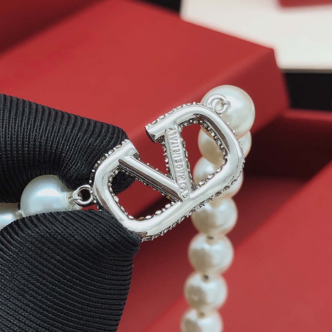VTN038 Valentino Garavani VLogo Signature Pearl Choker Necklace - ccjewelryacc