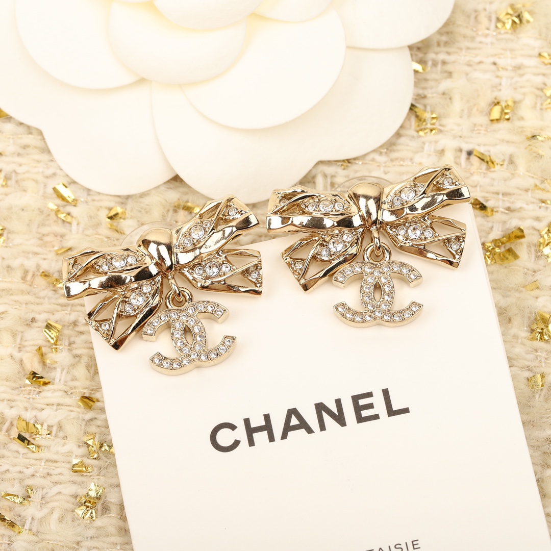 CCE844 24B Bow with cc logo drop earring - ccjewelryacc