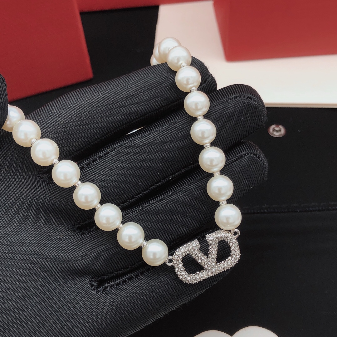 VTN038 Valentino Garavani VLogo Signature Pearl Choker Necklace - ccjewelryacc
