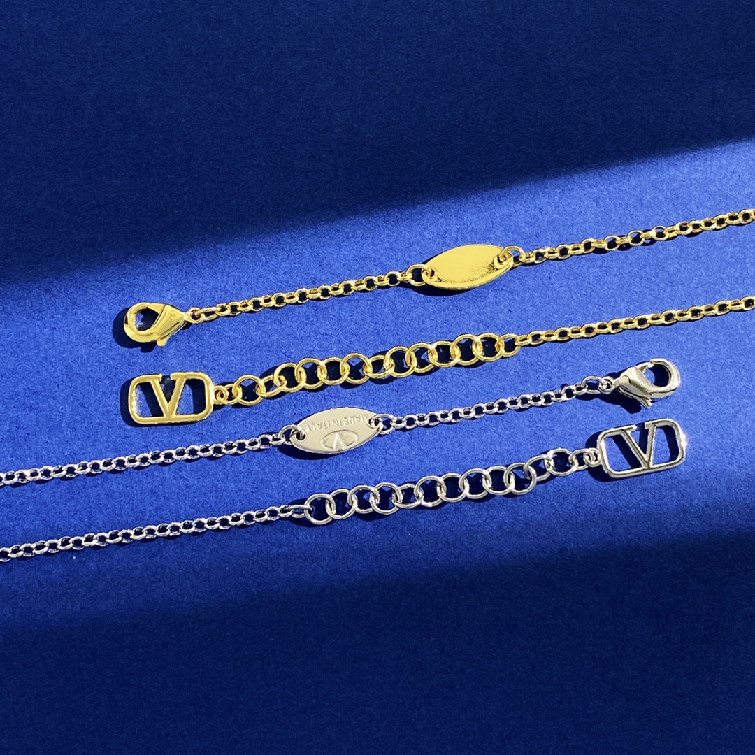 VTN039 Valentino Garavani VLogo Signature Pendant Necklace - ccjewelryacc