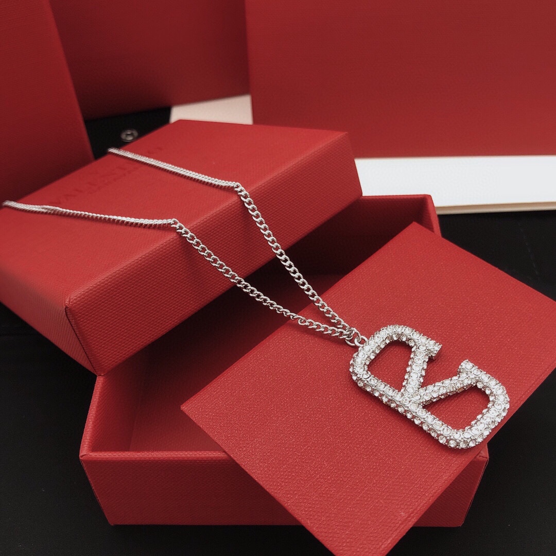 VTN008 v logo pendant necklace - ccjewelryacc