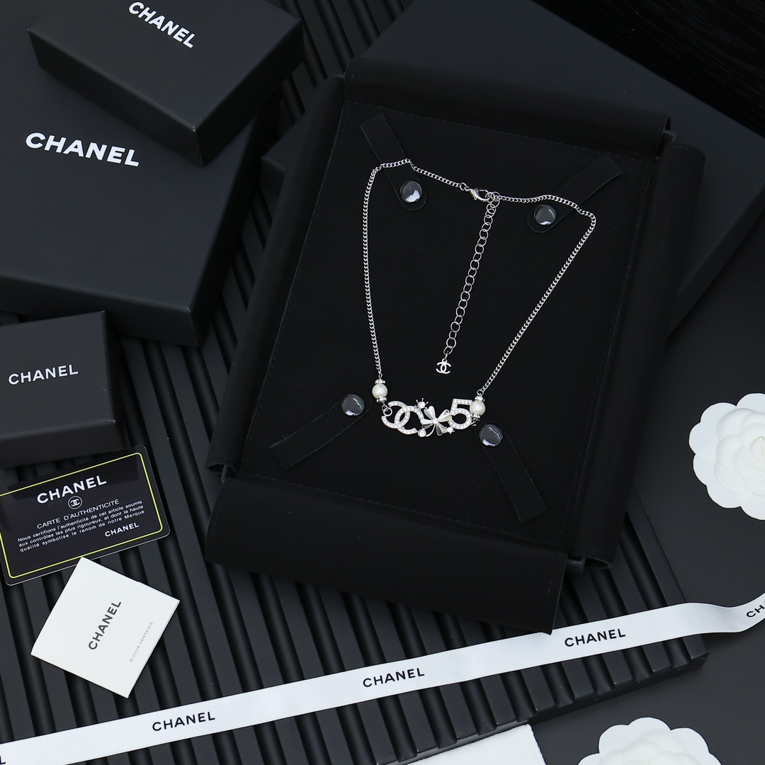 CCN353 CC logo Pendant Necklace - ccjewelryacc