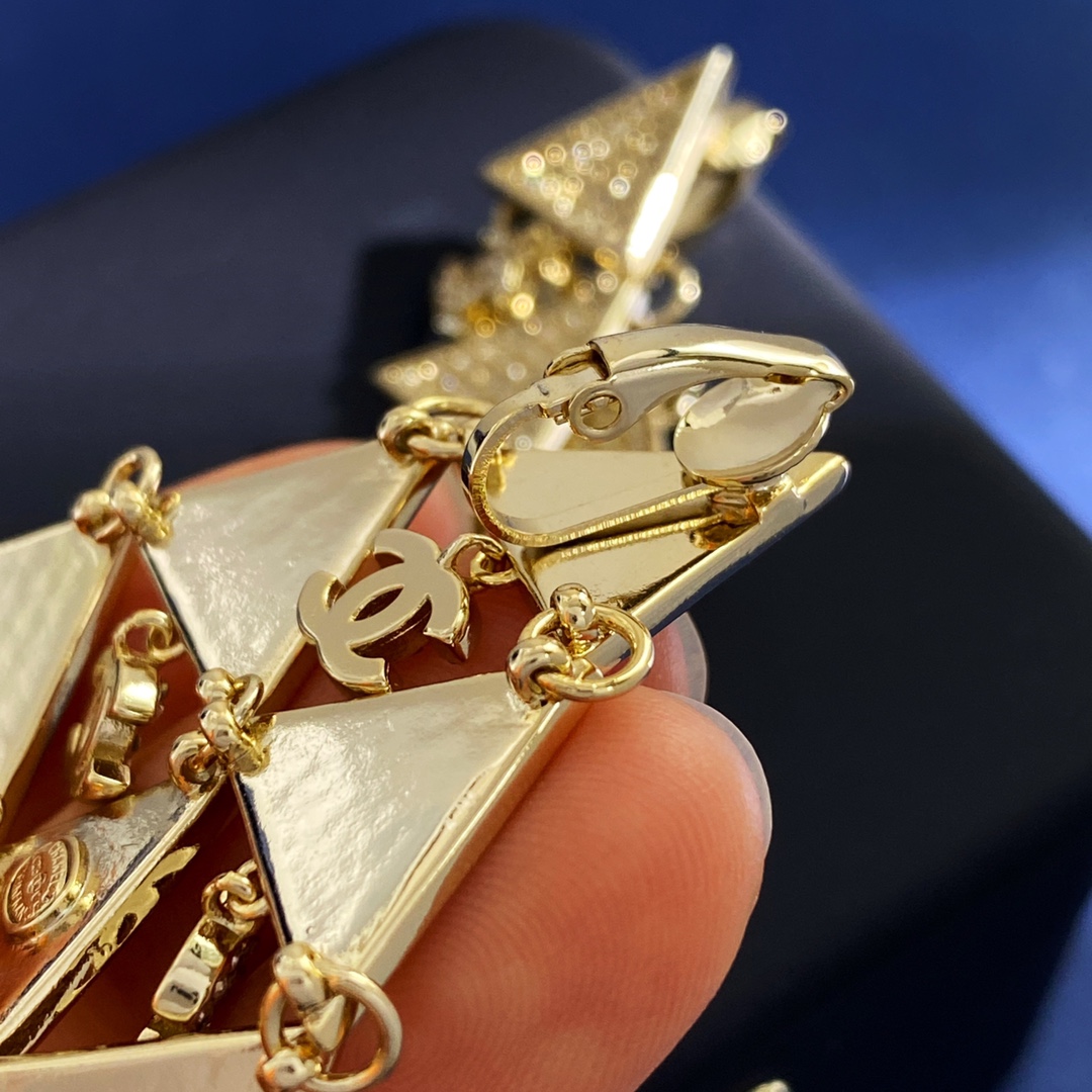 CCE634 Full crystal triangle cc Earring For Women - ccjewelryacc