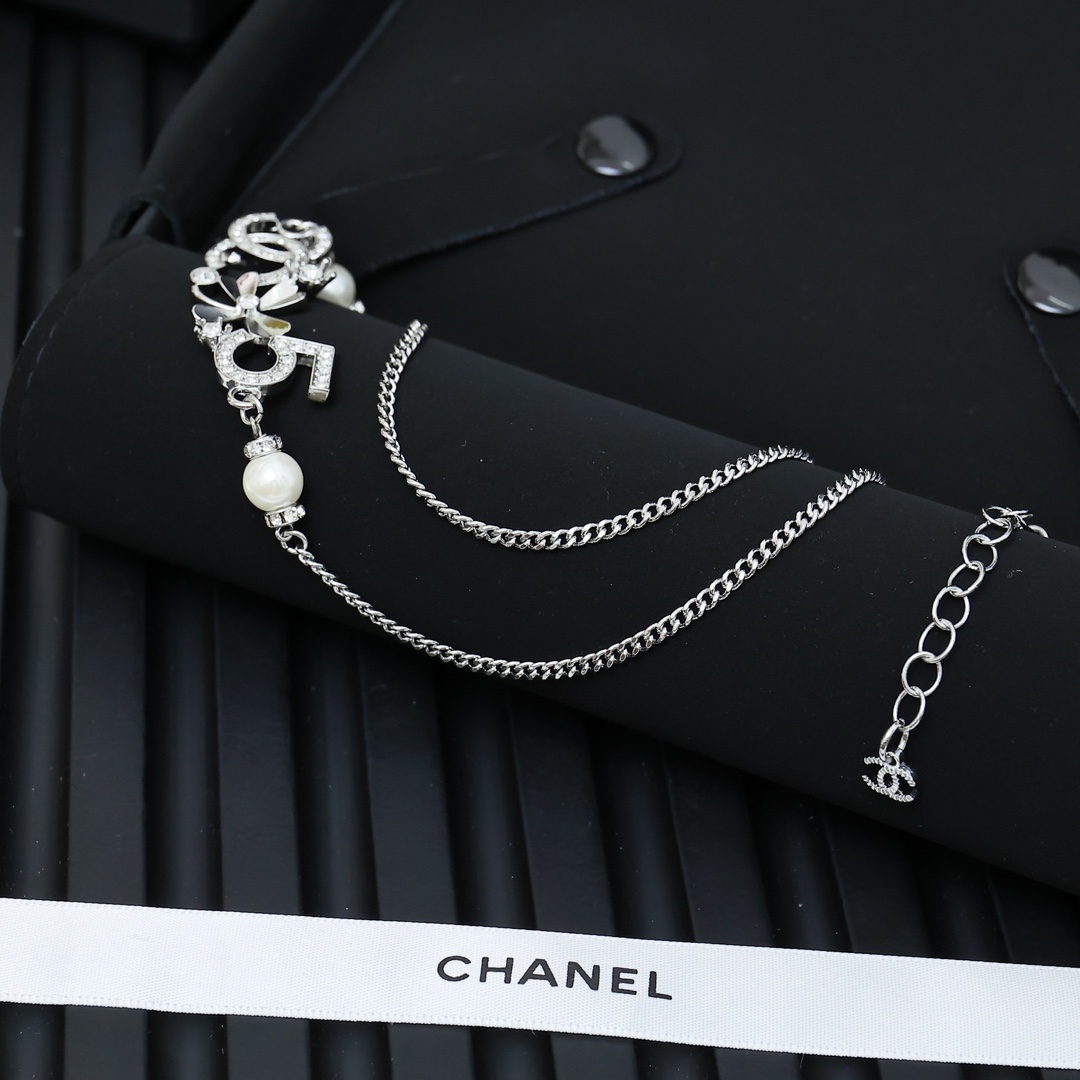 CCN353 CC logo Pendant Necklace - ccjewelryacc