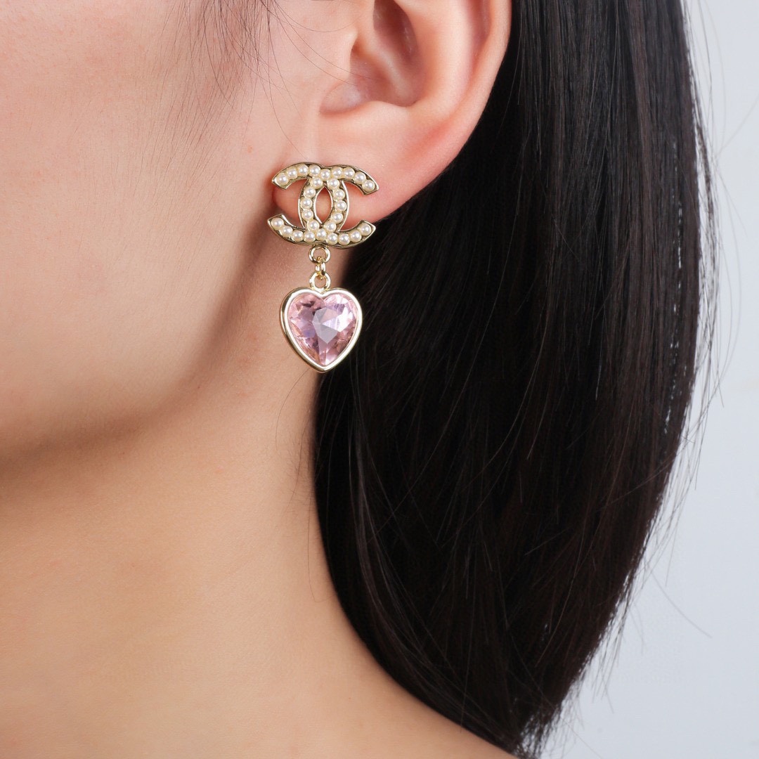 CCE654 Pink crystal heart with pearl CC logo drop earrings - ccjewelryacc