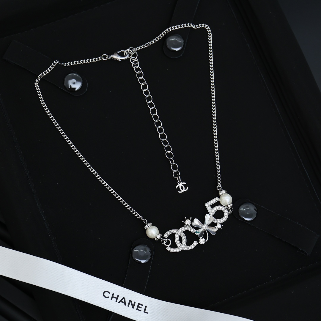 CCN353 CC logo Pendant Necklace - ccjewelryacc