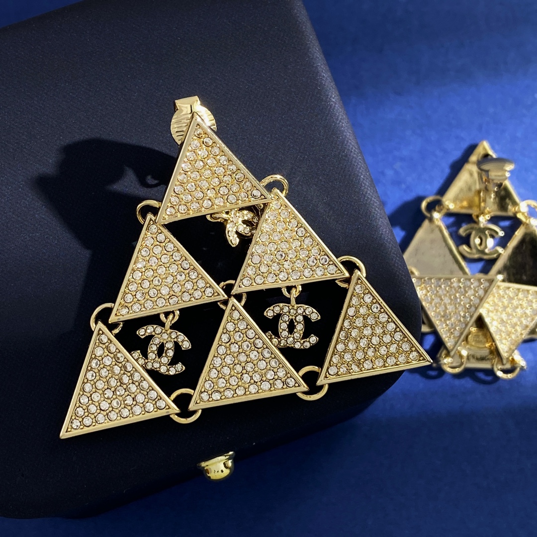 CCE634 Full crystal triangle cc Earring For Women - ccjewelryacc