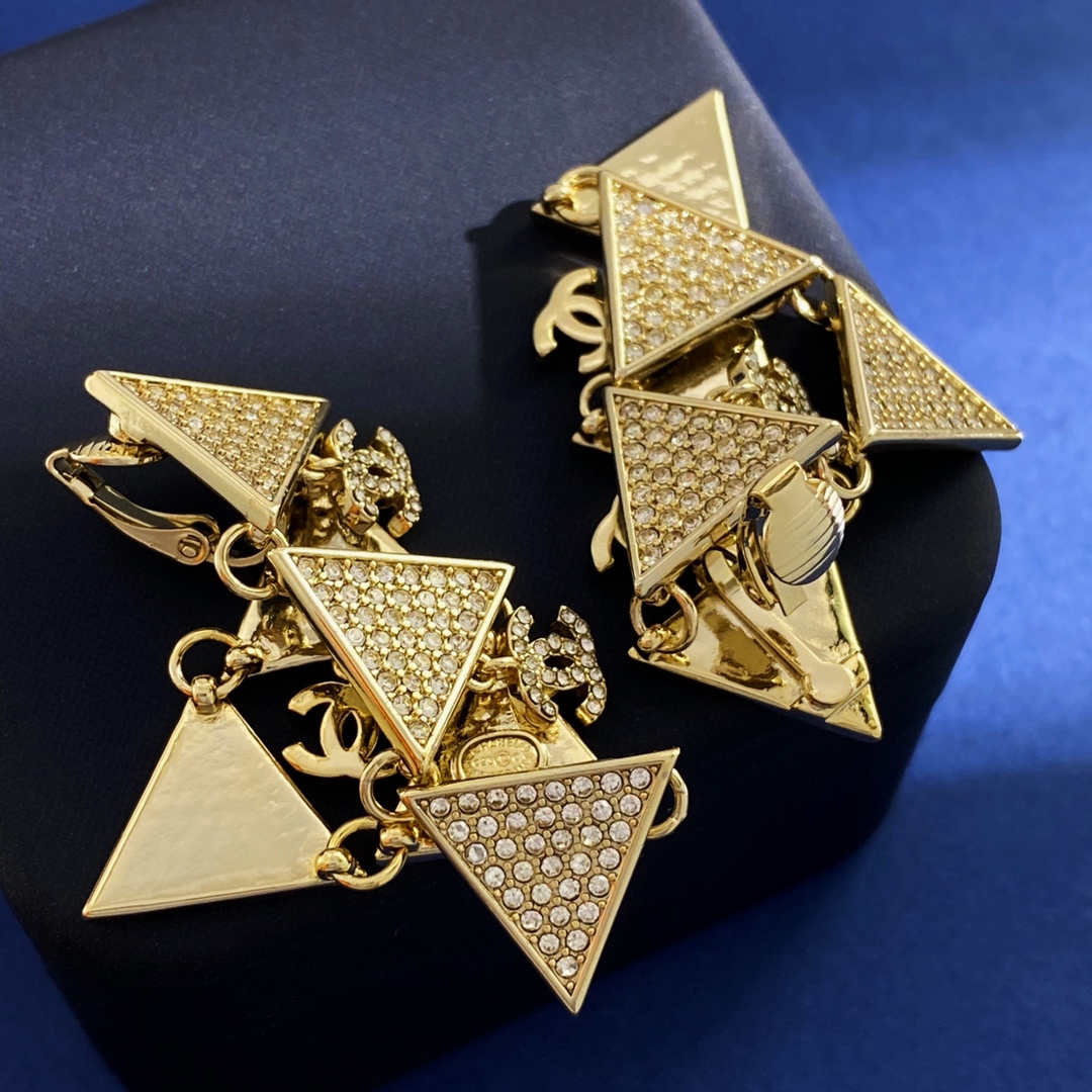 CCE634 Full crystal triangle cc Earring For Women - ccjewelryacc