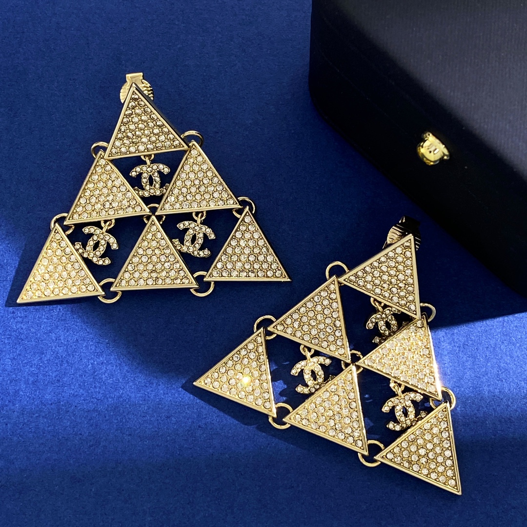 CCE634 Full crystal triangle cc Earring For Women - ccjewelryacc