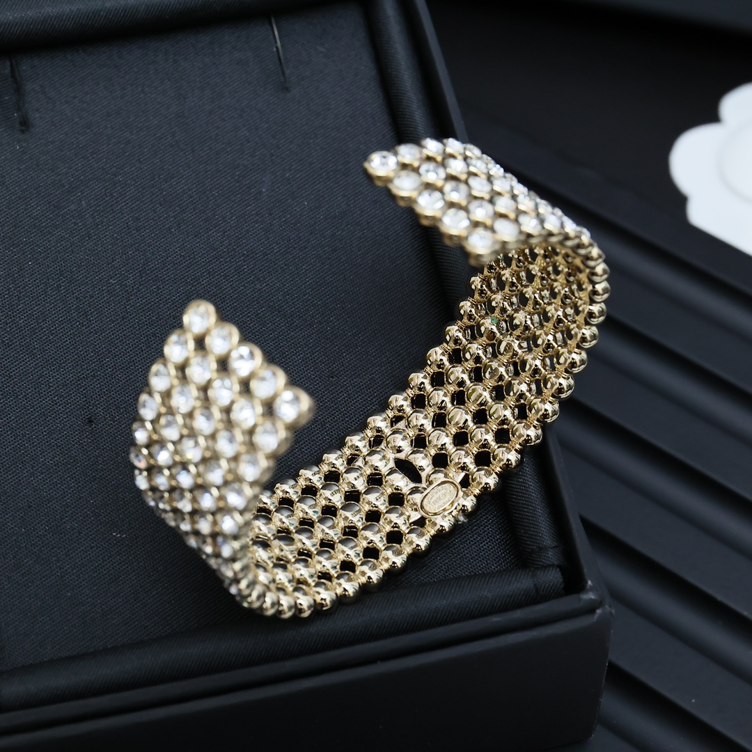 CCS084 Full diamond CC logo Bracelet cuff - ccjewelryacc