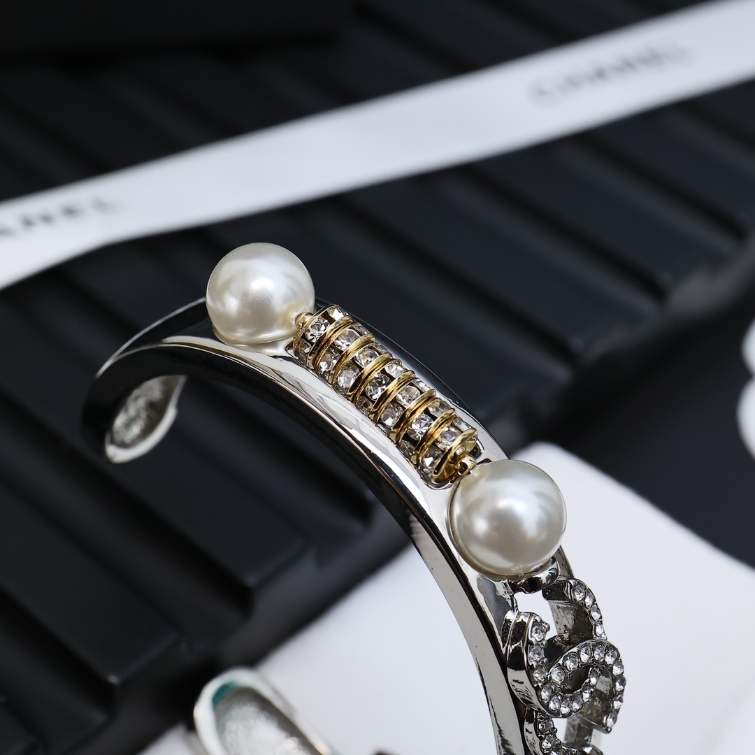 CCS156 Metal pearl crystal cc logo bangle bracelet - ccjewelryacc