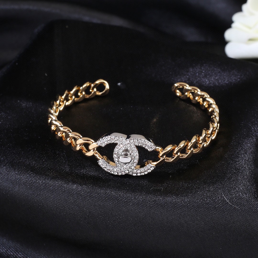CCS151 Metal crystal cc logo bangle bracelet - ccjewelryacc