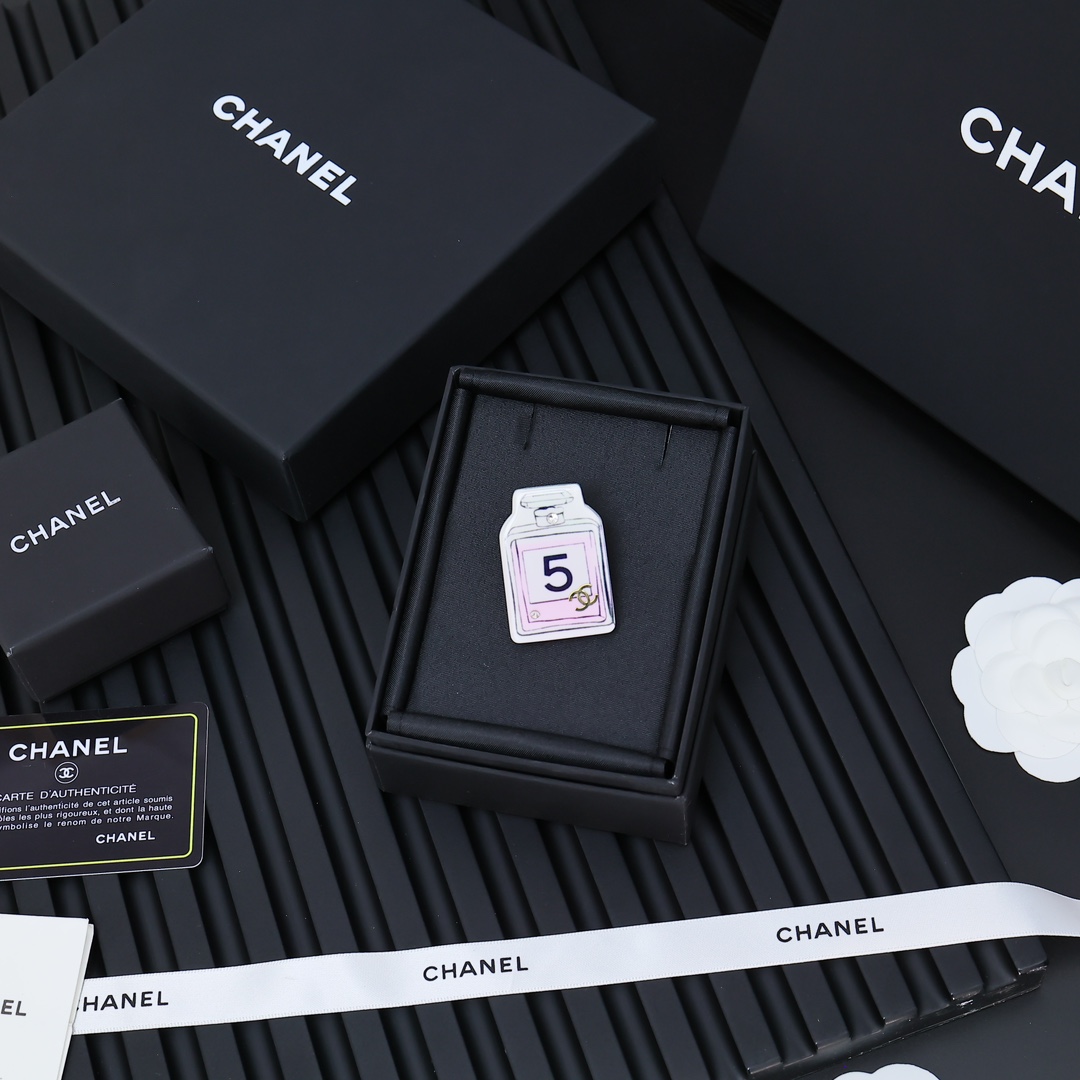 CCS155 23B Metal acrylic cc logo bangle bracelet - ccjewelryacc