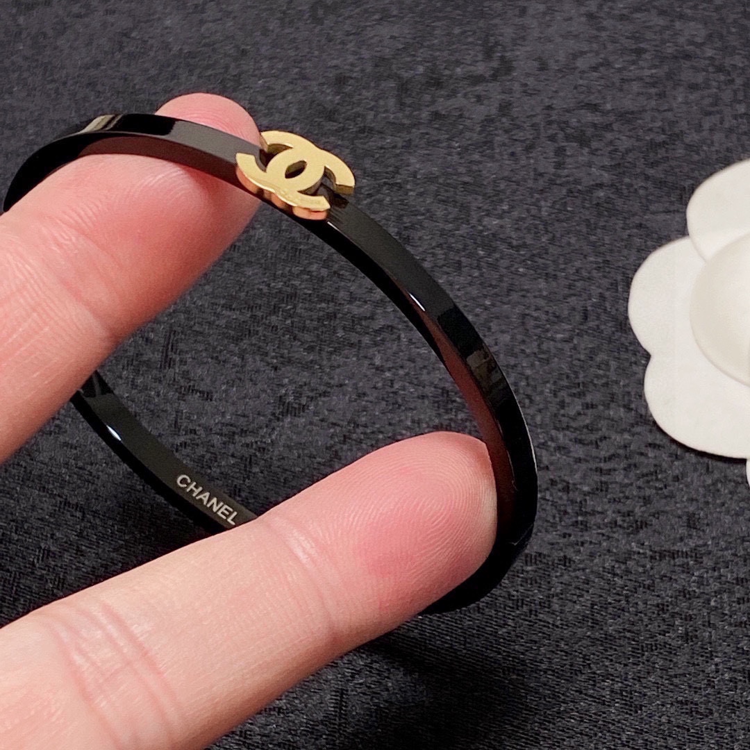 CCS140 Metal Black and gold cc logo bangle bracelet - ccjewelryacc