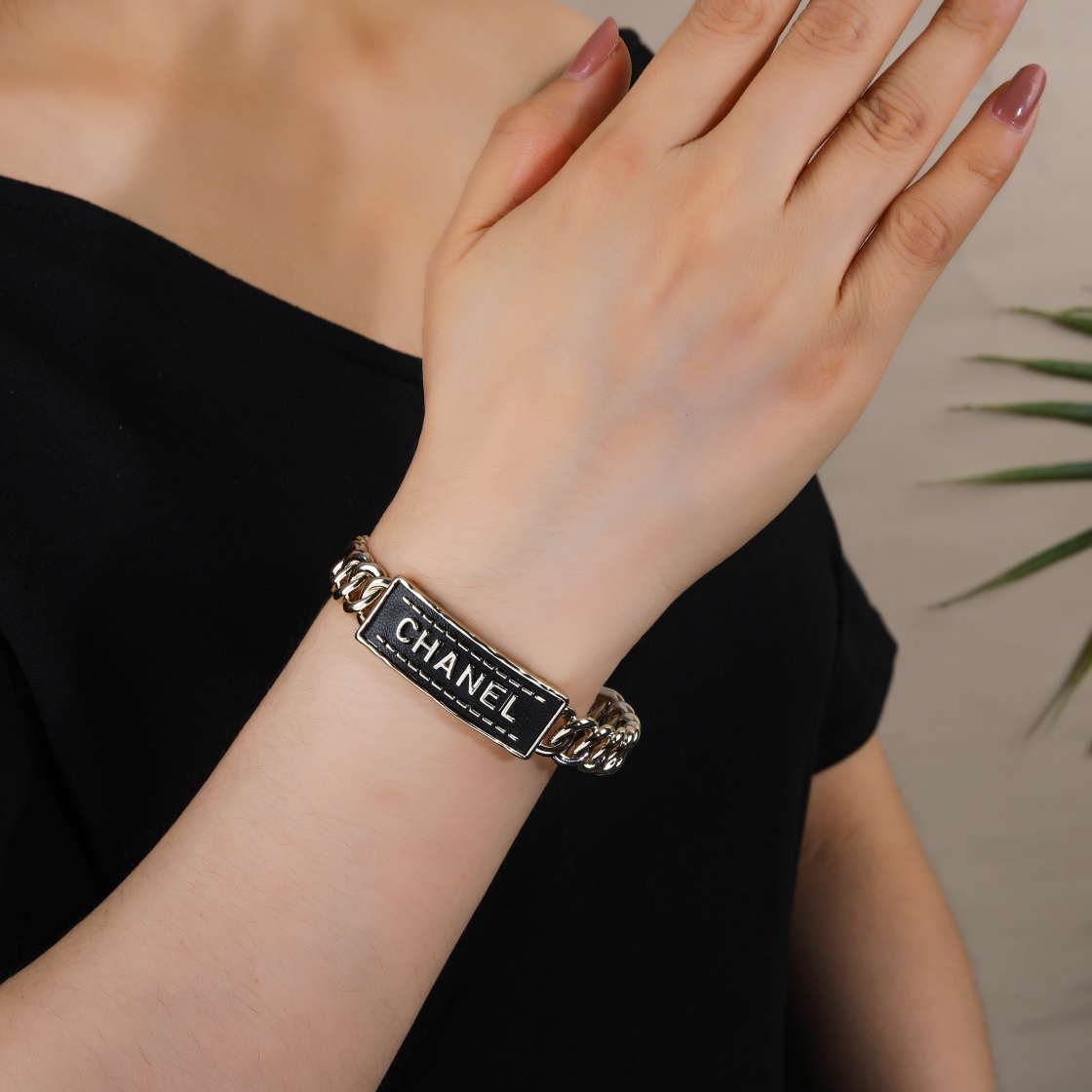 CCS036 Metal Black CC bangle Bracelet - ccjewelryacc