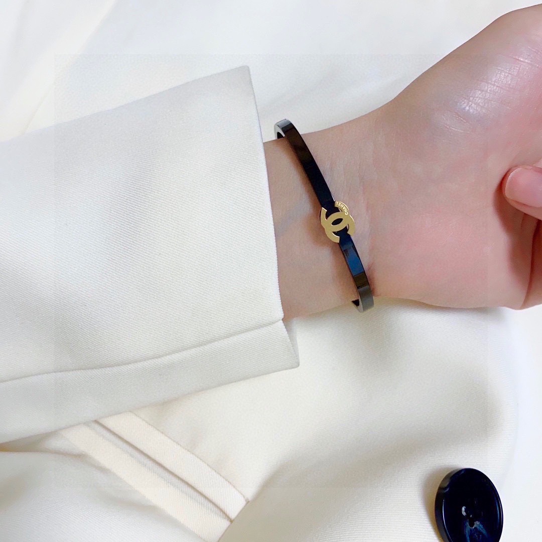 CCS140 Metal Black and gold cc logo bangle bracelet - ccjewelryacc