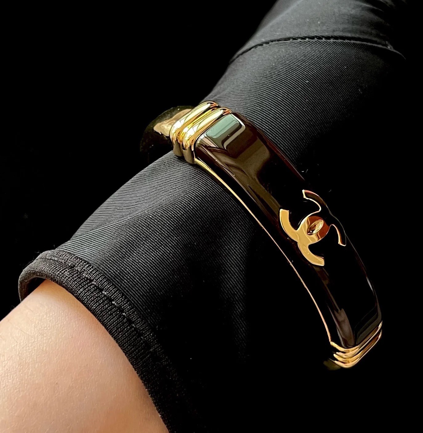 CCS155 23B Metal acrylic cc logo bangle bracelet - ccjewelryacc