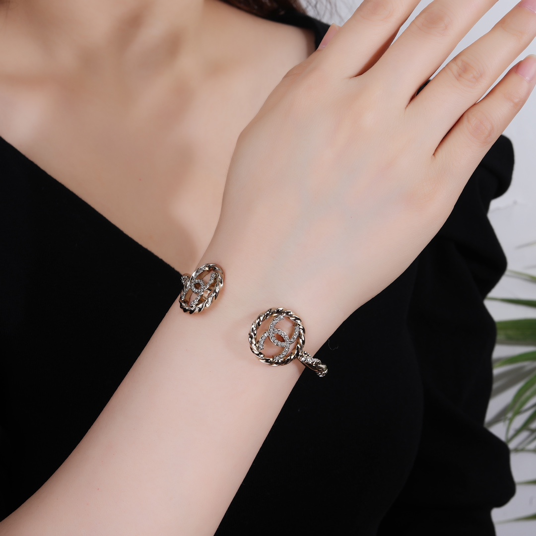 CCS021  Twist CC bangle Bracelet - ccjewelryacc