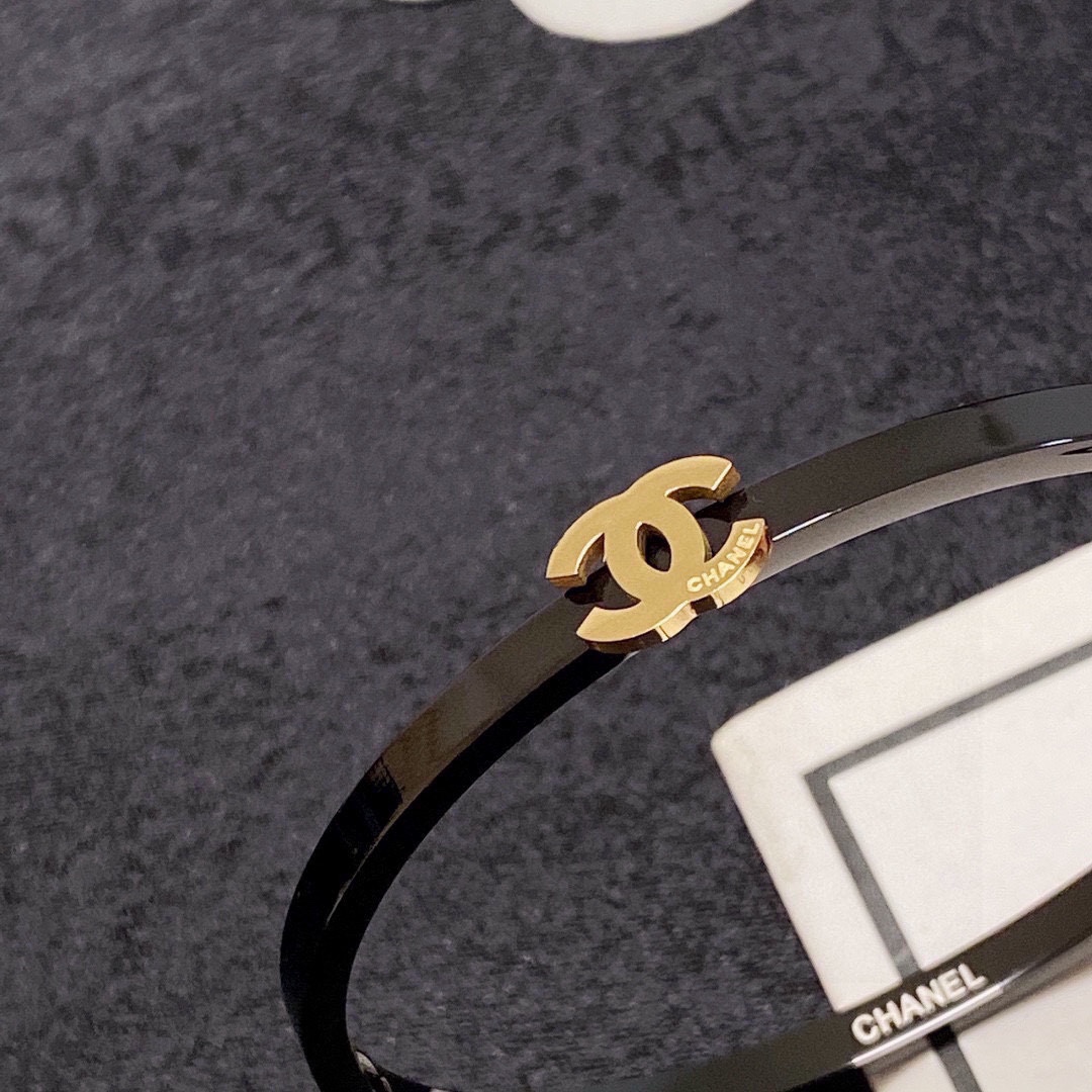 CCS140 Metal Black and gold cc logo bangle bracelet - ccjewelryacc