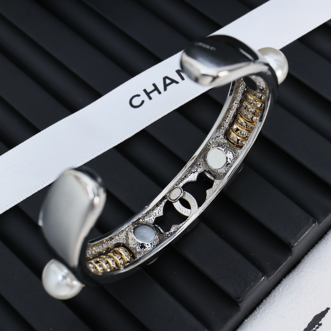 CCS156 Metal pearl crystal cc logo bangle bracelet - ccjewelryacc