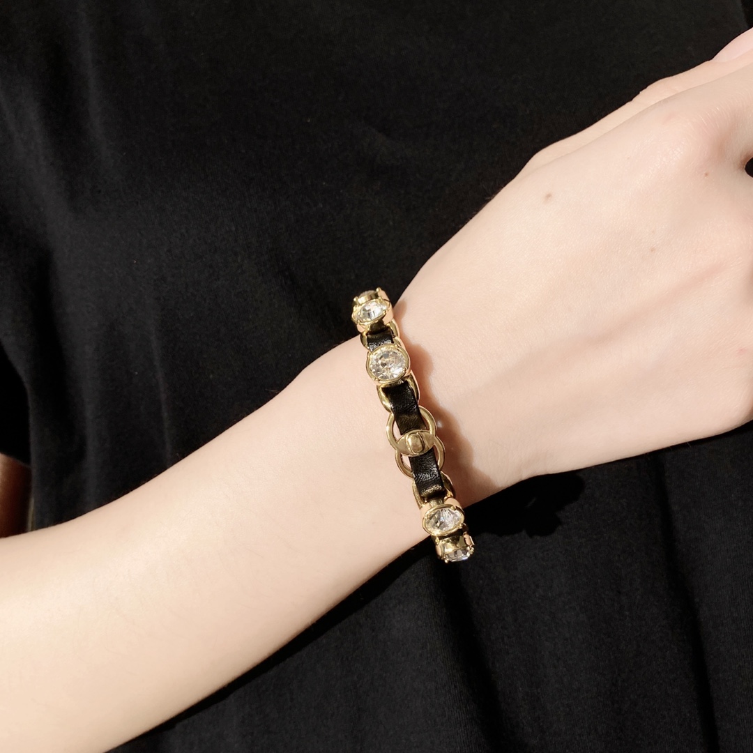 CCS045 Metal leather diamond CC logo Bangle Bracelet - ccjewelryacc