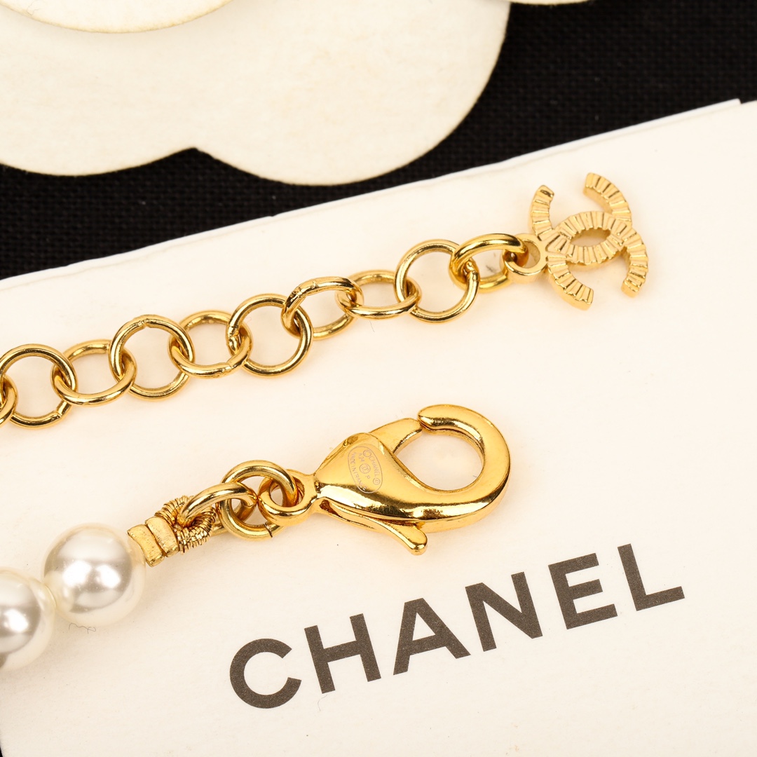 CCN349 24P resin pearl chain and heart CC logo Pendant Necklace - ccjewelryacc