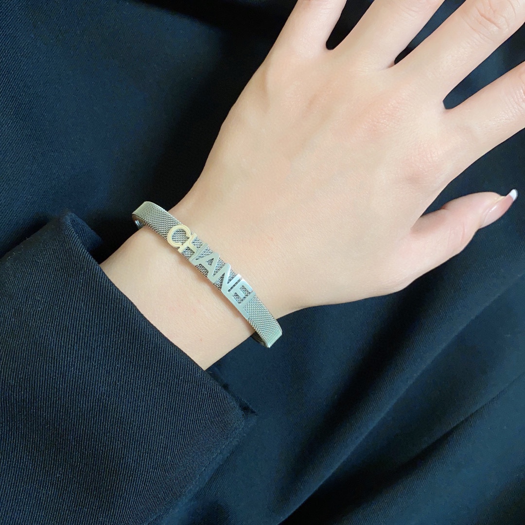 CCS177 Metal cc logo bangle bracelet - ccjewelryacc