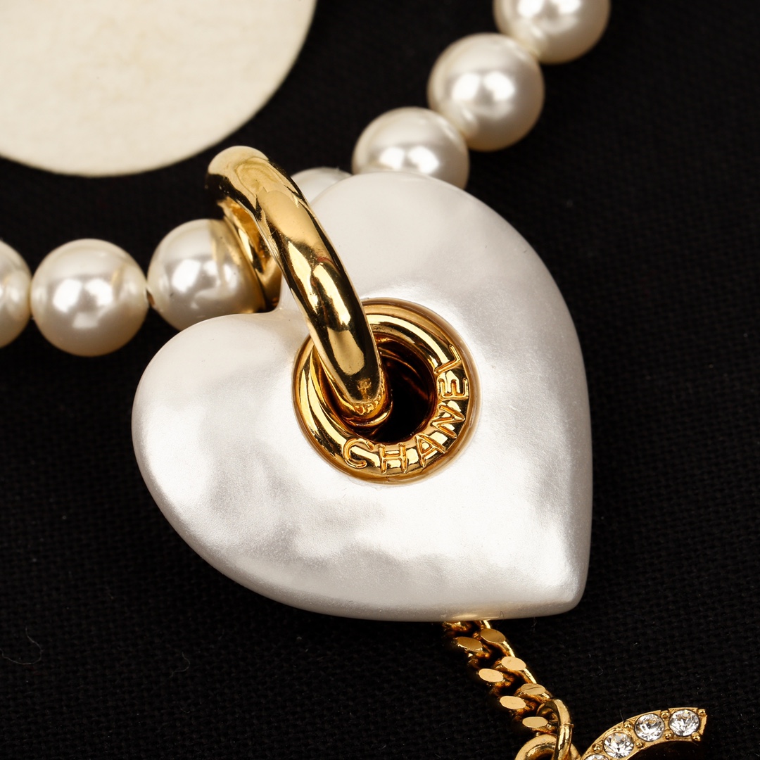 CCN349 24P resin pearl chain and heart CC logo Pendant Necklace - ccjewelryacc