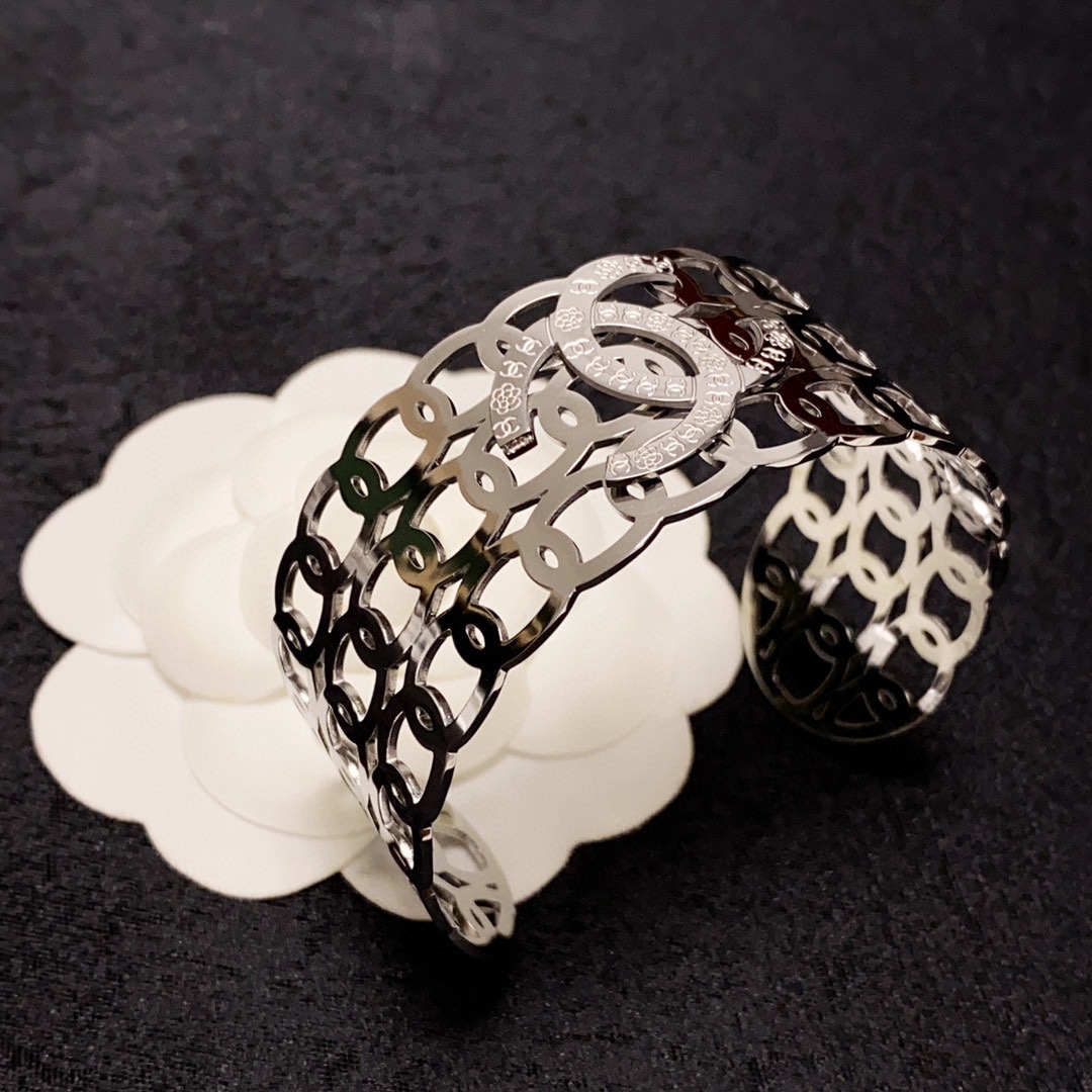 CCS175 Metal cc logo bangle bracelet - ccjewelryacc