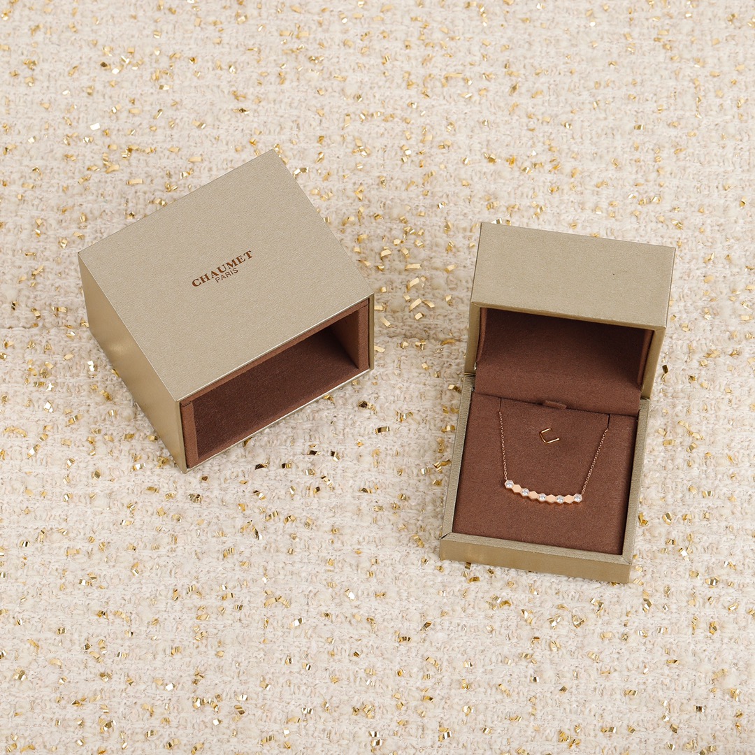 CMNV001 V-Gold diamond Bee My Love Pendant necklace - ccjewelryacc