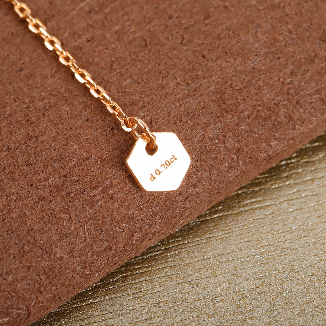 CMNV001 V-Gold diamond Bee My Love Pendant necklace - ccjewelryacc