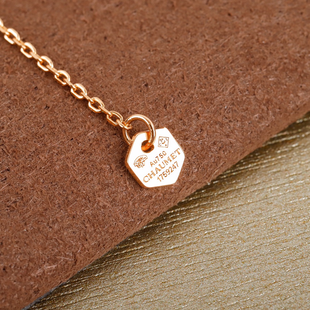 CMNV001 V-Gold diamond Bee My Love Pendant necklace - ccjewelryacc