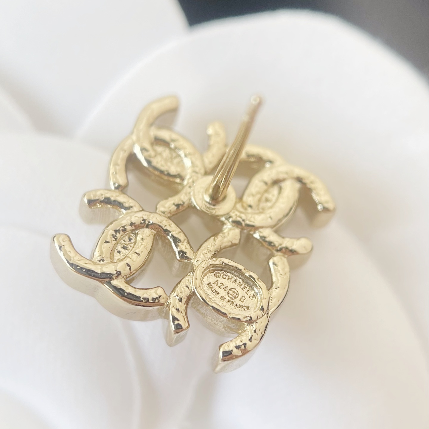 CCE853 Metal cc logo stud earring - ccjewelryacc