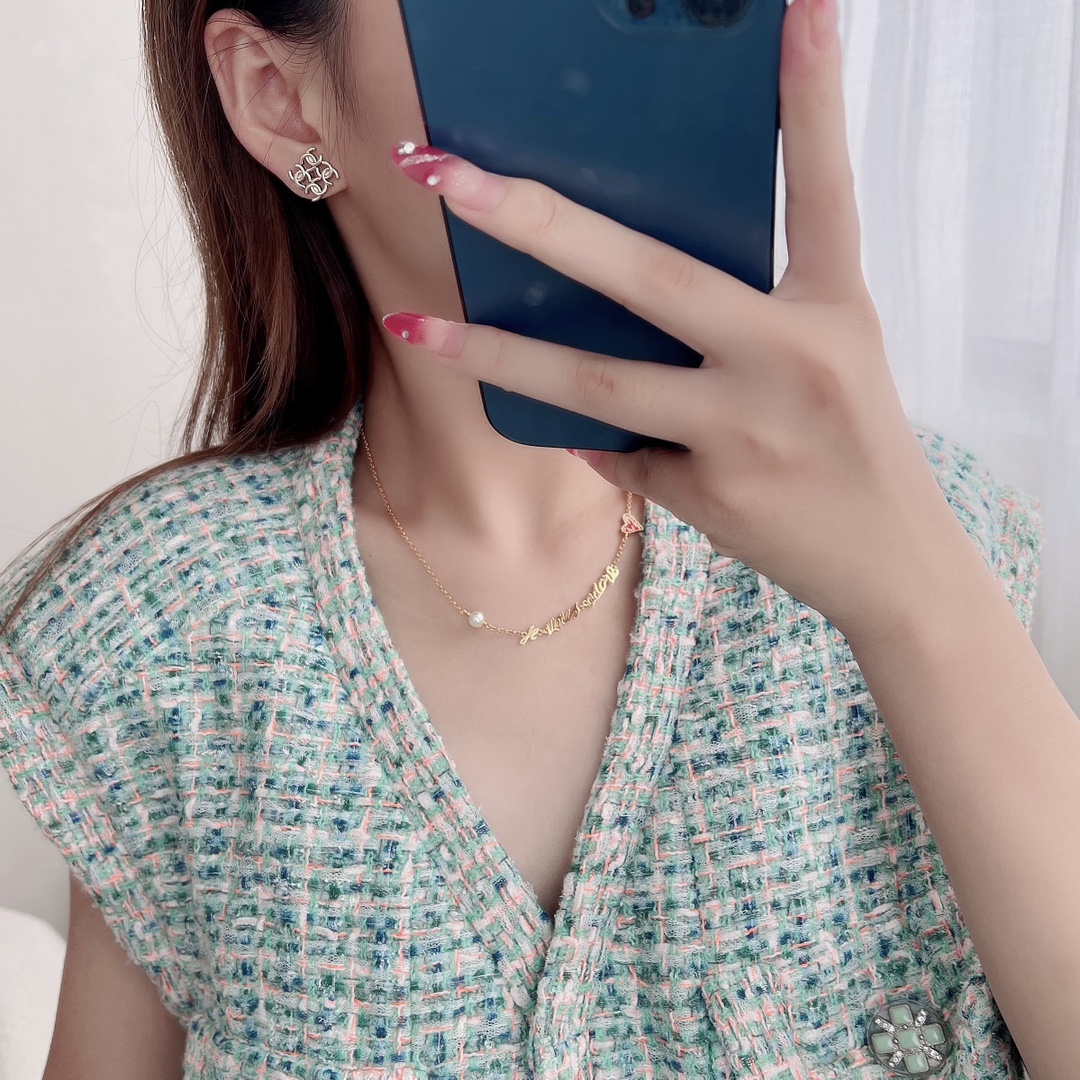 CCE853 Metal cc logo stud earring - ccjewelryacc