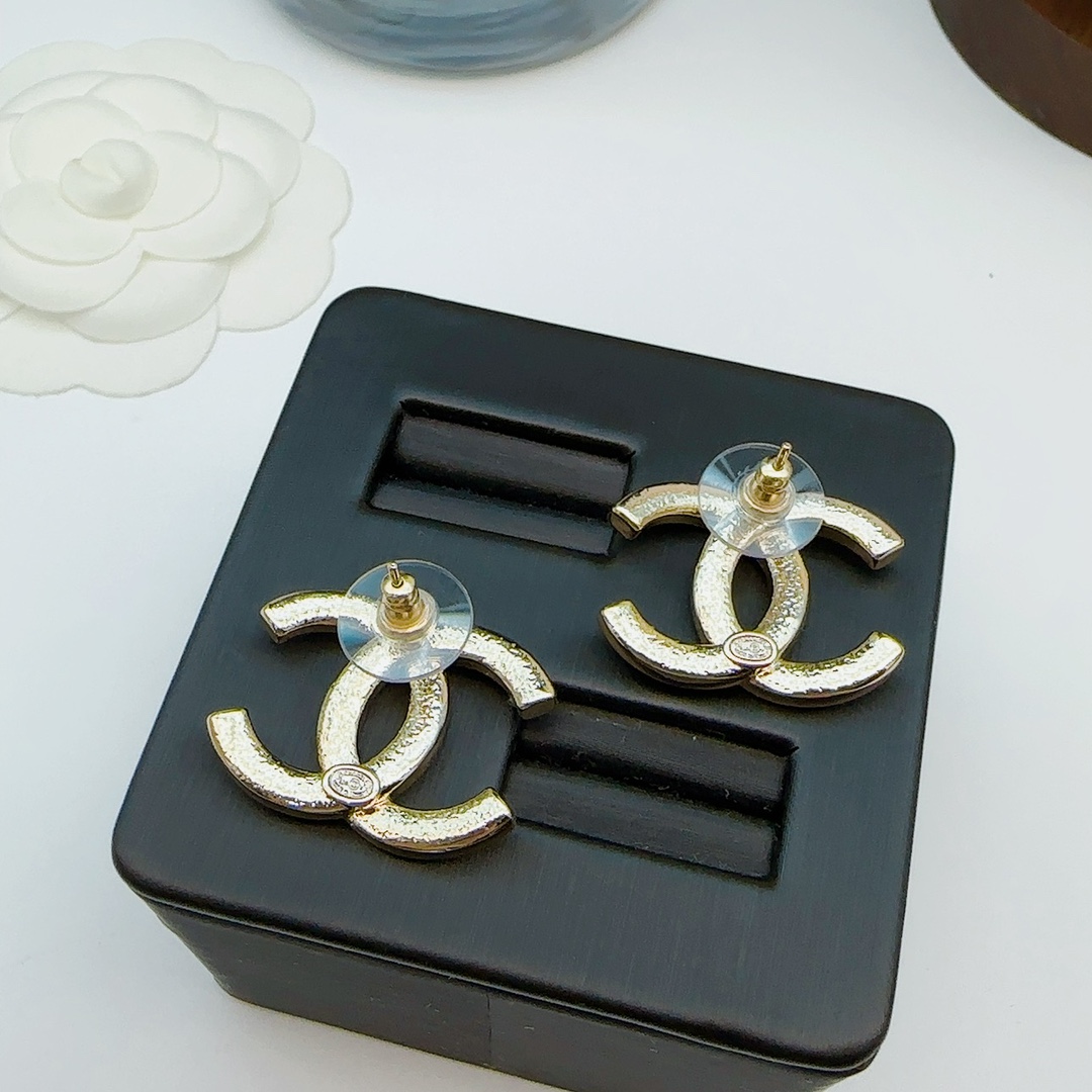 CCE854 24B Vintage Metal cc logo stud earring - ccjewelryacc