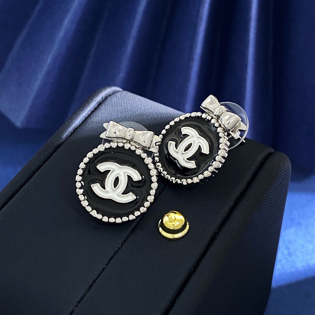 CCE818 Round Pink CC Logo with Bow stud earring - ccjewelryacc