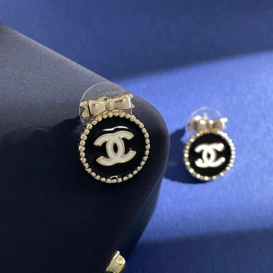 CCE818 Round Pink CC Logo with Bow stud earring - ccjewelryacc