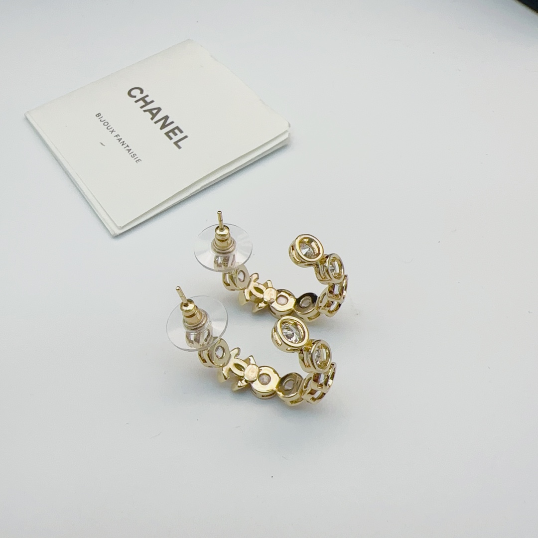 CCE862 24B Metal Crystal cc logo Hoop earring - ccjewelryacc