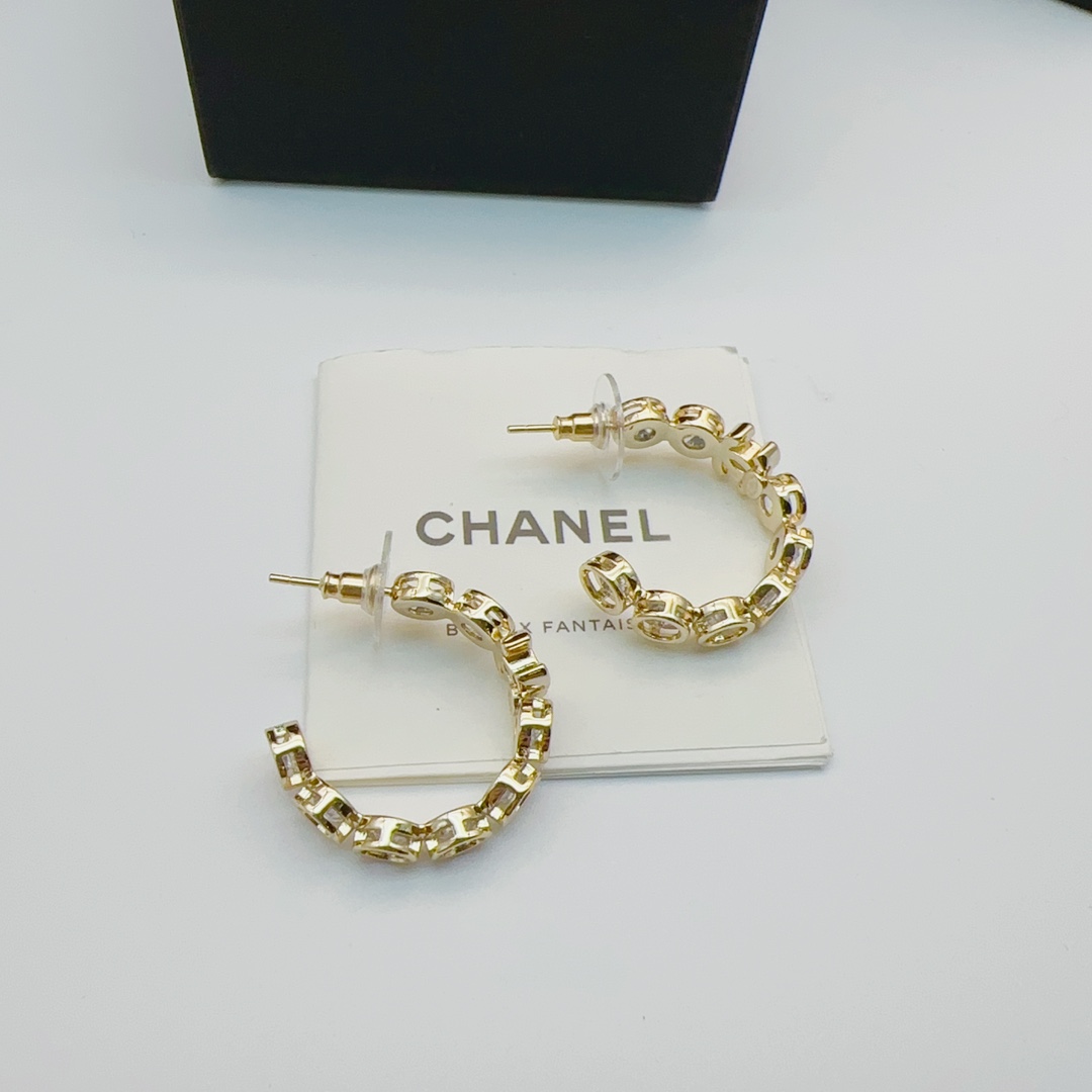CCE862 24B Metal Crystal cc logo Hoop earring - ccjewelryacc