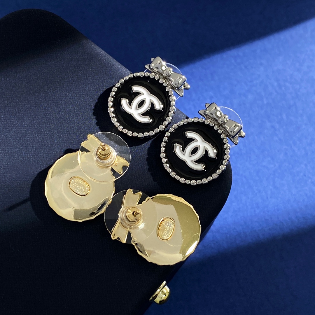 CCE818 Round Pink CC Logo with Bow stud earring - ccjewelryacc