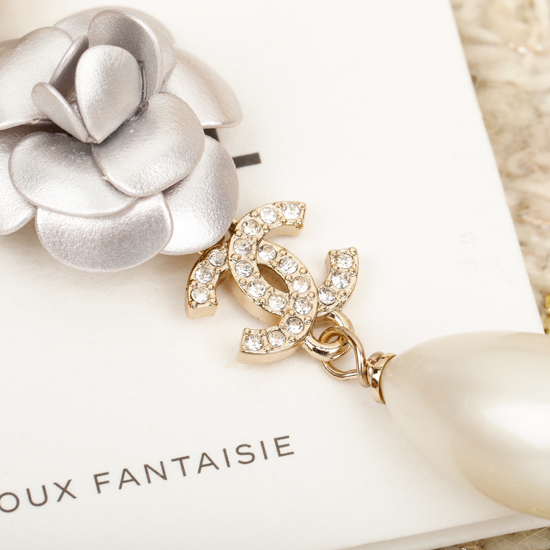 CCE873 23C camellia with cc logo pearl drop earring - ccjewelryacc