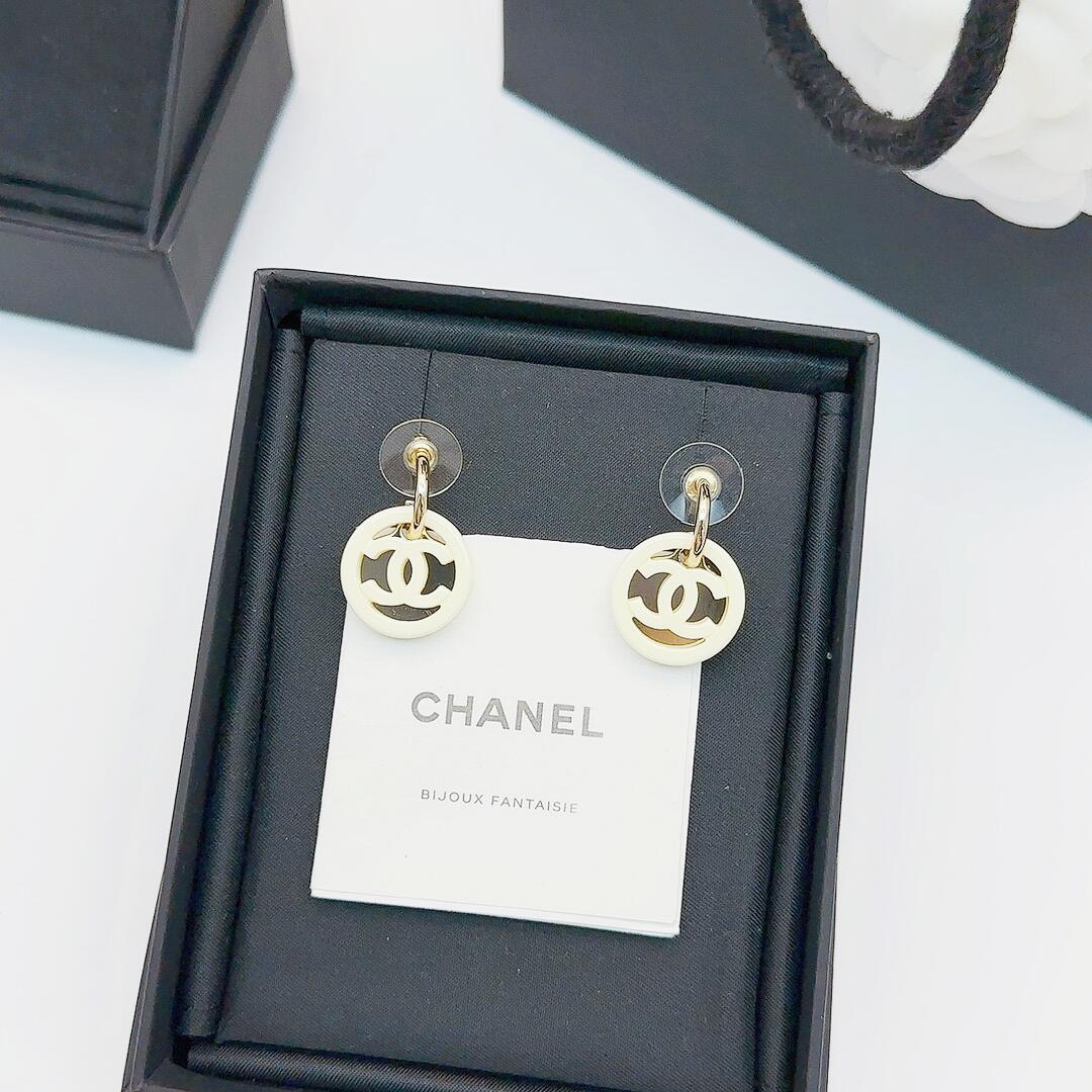 CCE869 24B Metal acrylic cc logo earring - ccjewelryacc