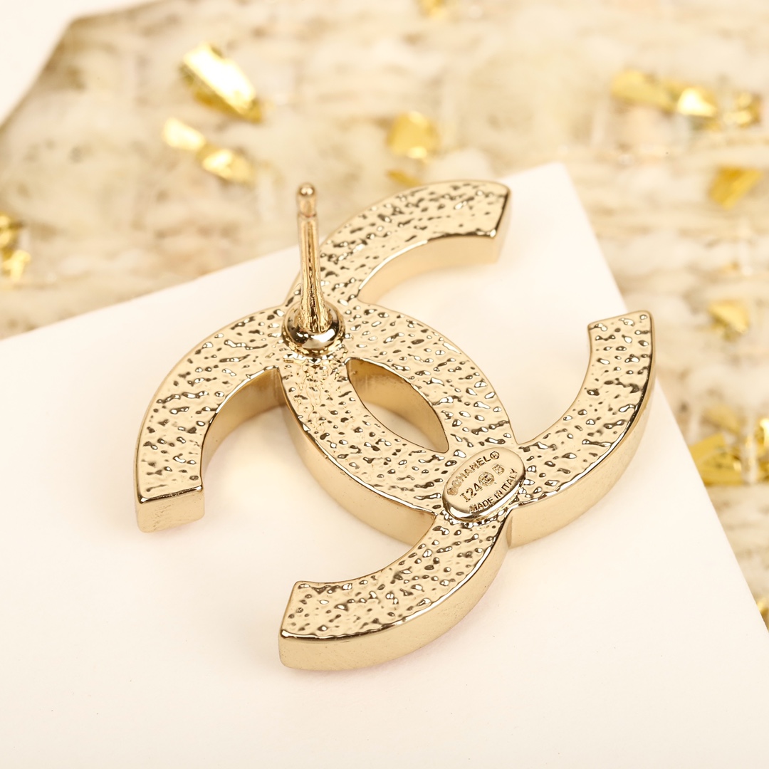 CCE859 24B Metal Pink enamel cc logo Stud earring - ccjewelryacc