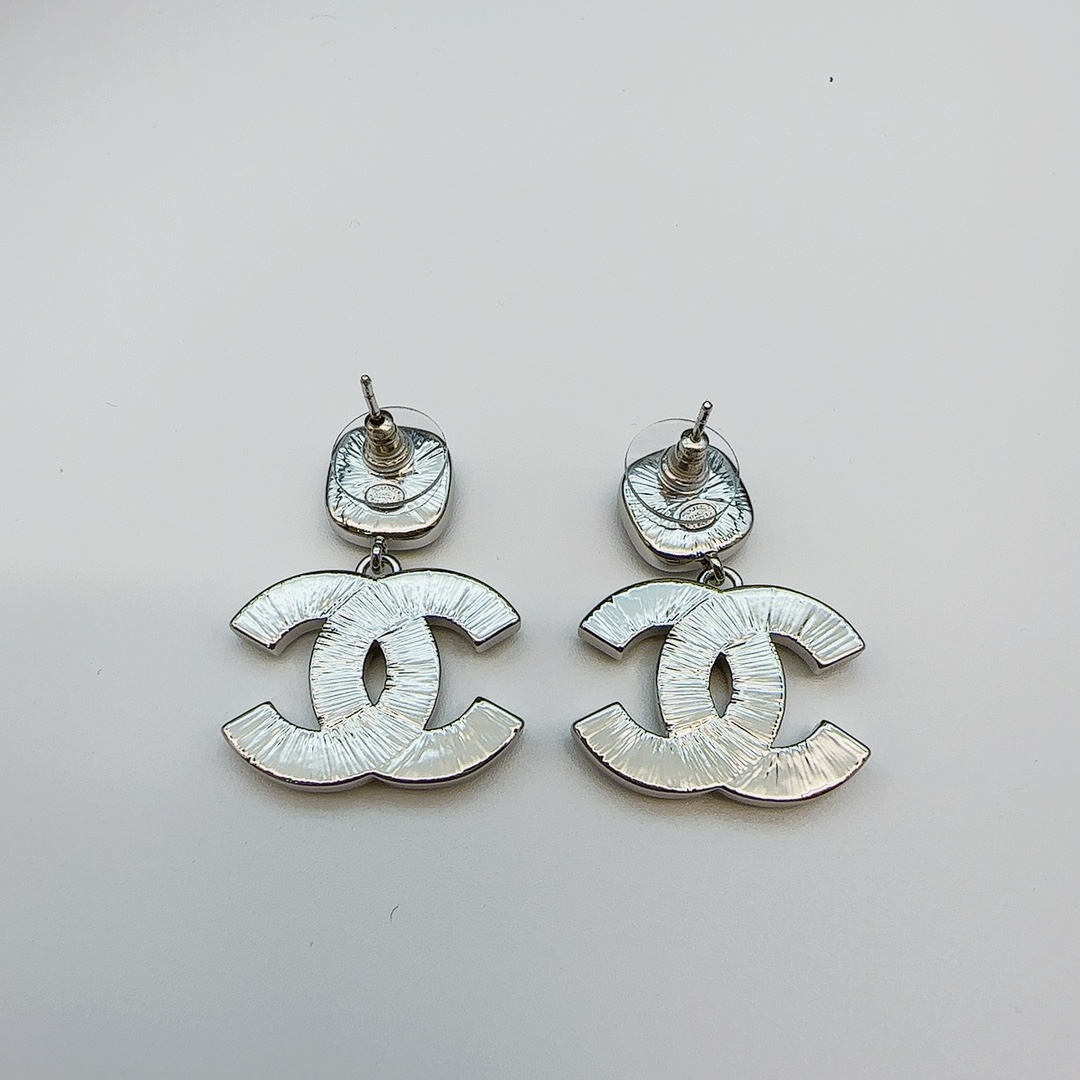 CCE867 24B Metal jean blue Resin cc logo earring - ccjewelryacc