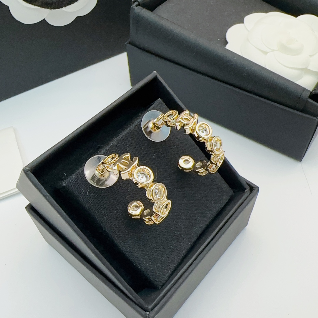 CCE862 24B Metal Crystal cc logo Hoop earring - ccjewelryacc