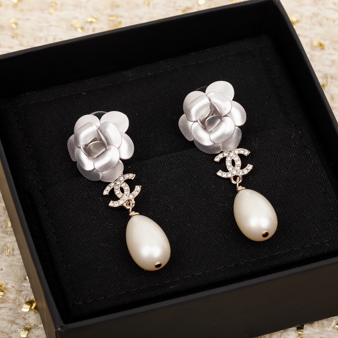 CCE873 23C camellia with cc logo pearl drop earring - ccjewelryacc
